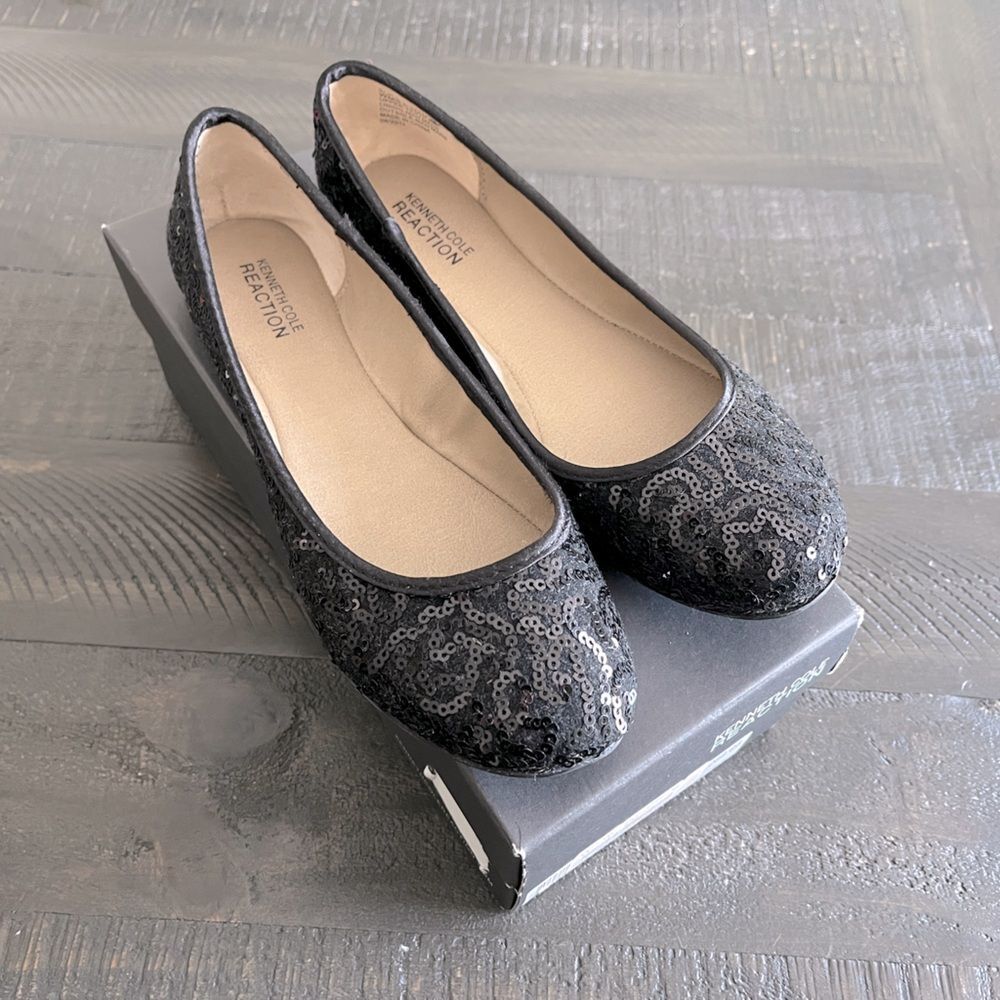 Kenneth Cole Reaction Slip Gloss Black Sequin Ballet Flats Size 8.5 Glam Sparkle